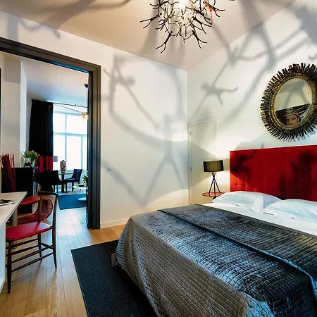 Aparthotel Charles - Louise *
