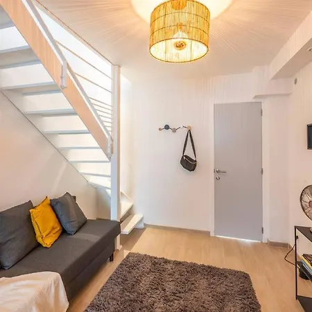 Superb 3 Bedroom & 3 Bathroom Duplex In Centre Apartment