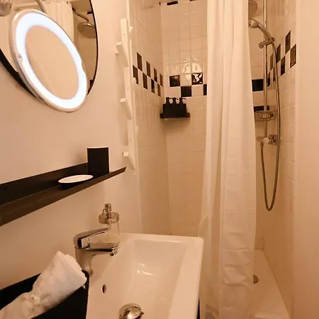 Apartment Superb 3 Bedroom & 3 Bathroom Duplex In Centre *