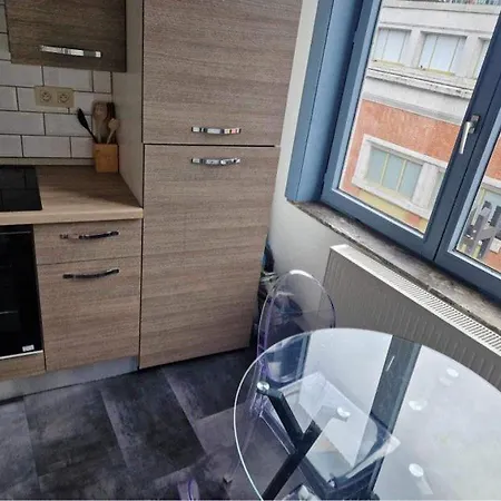 The Bachelor Backpacker Spot Apartment *