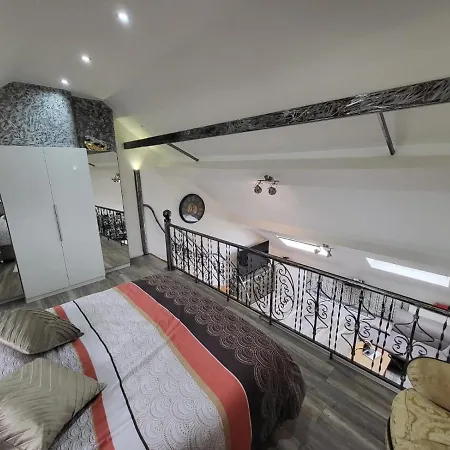 Duplex Elegant Situe A 1min De La Gare Du Nord Appartement *