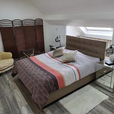 Duplex Elegant Situe A 1min De La Gare Du Nord Brussel