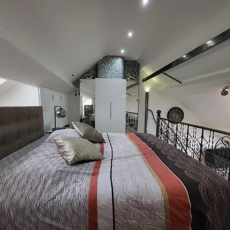 Appartement Duplex Elegant Situe A 1min De La Gare Du Nord