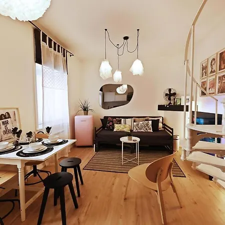 Stylish Duplex In The Heart Of Centre Apartment