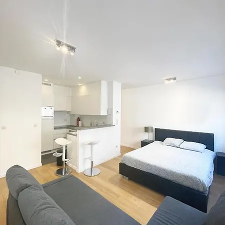 Beautiful Studio In Centre Apartment *