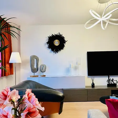 Urbanstay Grand Place Luxury Apartment *