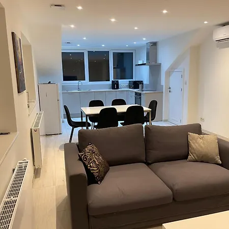 Proche De L'atomium Apartment