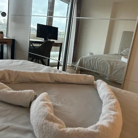 Deux Chambres Moderne Avec Vue Imprenable Sur Le Parc Et Immense Terasse Apartment