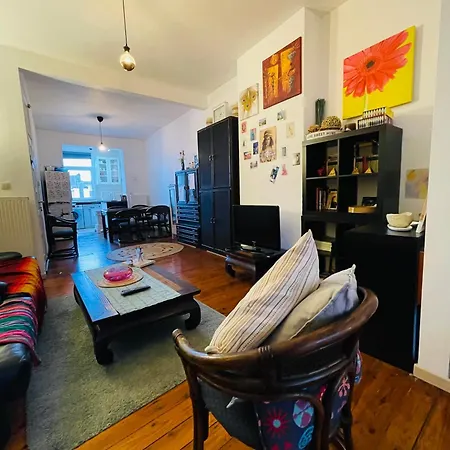 Quiet And Colorfull Flat In The Center Of Apartment