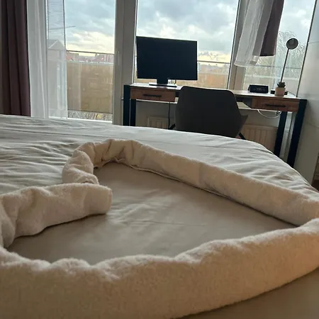 Apartment Une Chambre Moderne Avec Vue Imprenable Sur Le Parc Et Immense Terrasse - Ideal Pour Une Escapade Urbaine!