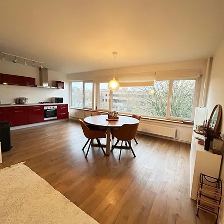 Une Chambre Moderne Avec Vue Imprenable Sur Le Parc Et Immense Terrasse - Ideal Pour Une Escapade Urbaine! Brussels