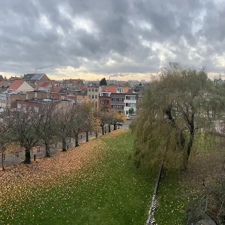 Une Chambre Moderne Avec Vue Imprenable Sur Le Parc Et Immense Terrasse - Ideal Pour Une Escapade Urbaine!