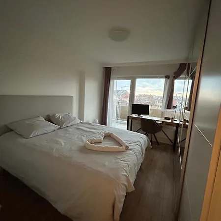 Une Chambre Moderne Avec Vue Imprenable Sur Le Parc Et Immense Terrasse - Ideal Pour Une Escapade Urbaine! *