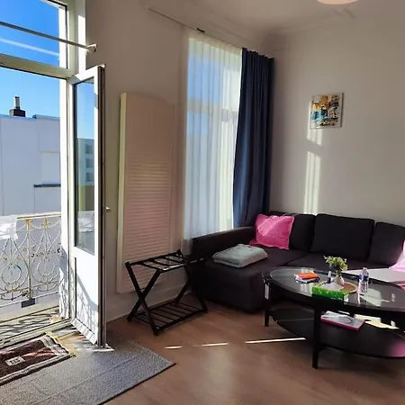 Entier Avec Balcon - Tour Et Taxis * Brussels