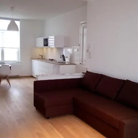 Apartment Almost White, Near Train, Metro N7688 Brussels
