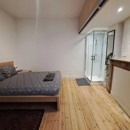 Comfortable With Terrace European Parliament 3*
