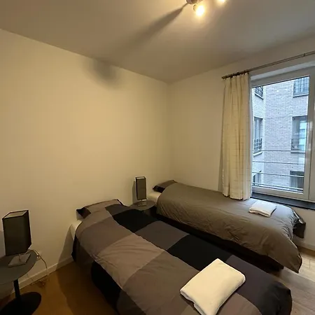 Apartment 3 Bedroom In Center With Balcony View