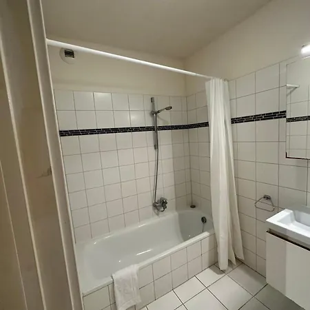 Apartment 3 Bedroom In Center With Balcony View *