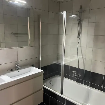 Apartment In Heart Of With Balcony View *