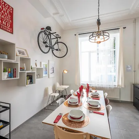Superb 3 Bedroom & 3 Bathroom Duplex In Centre Brussels