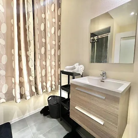 Apartment Centre *