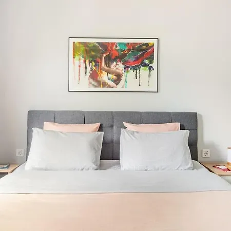 European Heart 2-bedroom Flat. Brussel