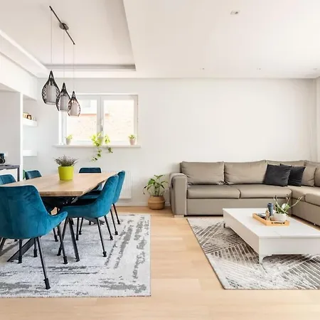 European Heart 2-bedroom Flat. Brussel