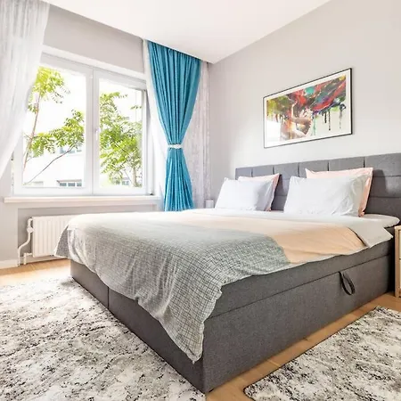 European Heart 2-bedroom Flat. Appartement *