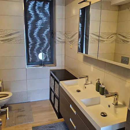 Homestay Deluxe Au 2eme Etage, Double Au 4eme Etage Not A Brussels