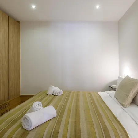 Apartment Couronne