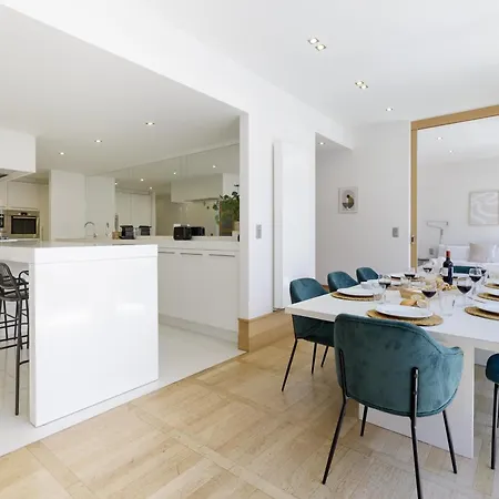 Apartment Couronne