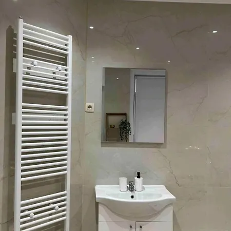 Sublime Calme Cosy & Jacuzzi Apartment