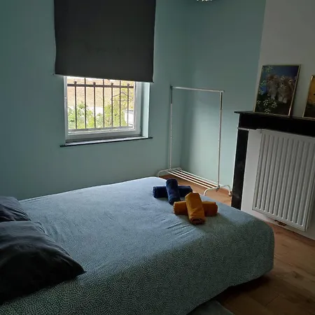Homestay Confortable Avec Un Lit Double A Schaerbeek Cle Bleu Brussels