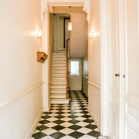 Apartment Centre