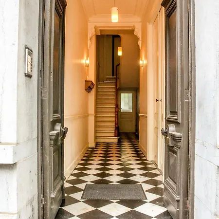 Apartment Centre *