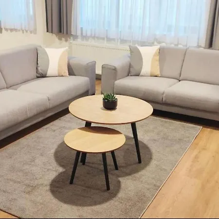 Cosy 2 Bedroom In Center Apartment