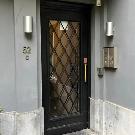 Two Bedroom Flat - Hyper Center Brussels