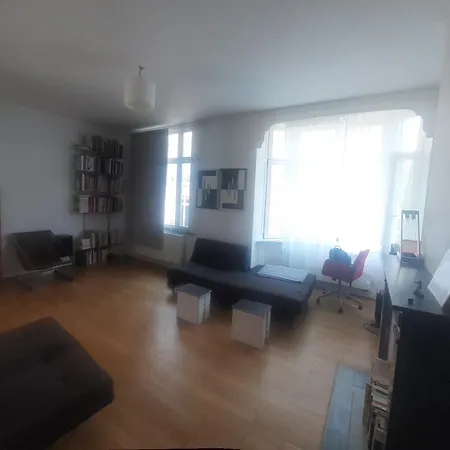 Calme Et Central Apartment