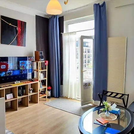 Entier Avec Balcon - Tour Et Taxis
