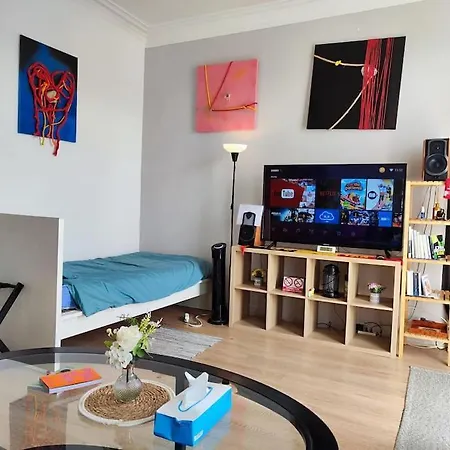 Entier Avec Balcon - Tour Et Taxis Brussels