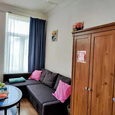 Entier Avec Balcon - Tour Et Taxis Brussels