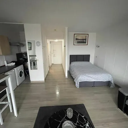 Apartment Elegant A Louise, Quartier Prestige De Brussels