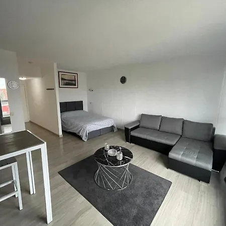 Elegant A Louise, Quartier Prestige De Apartment