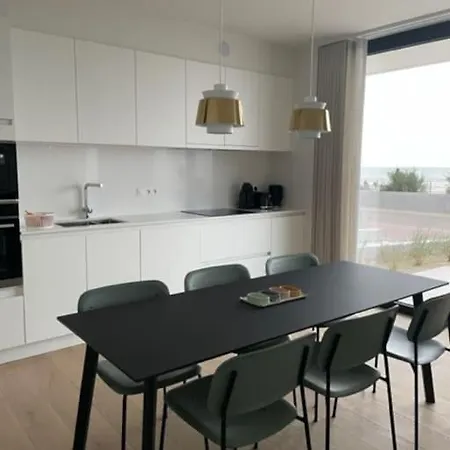 Stylishly Decorated Beachfront Flat Apartment