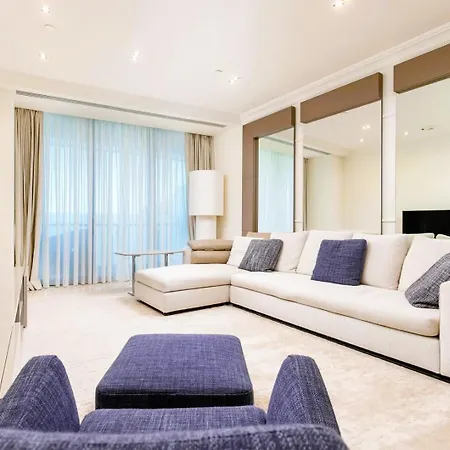 Apartment Free Parking & Wifi Designed In Centr Of City *