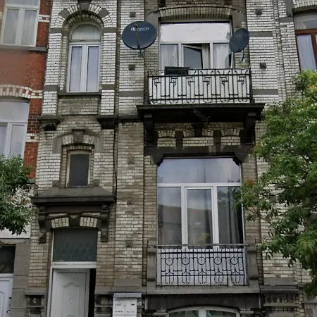 Appartement Petit Tres Bien Situe *