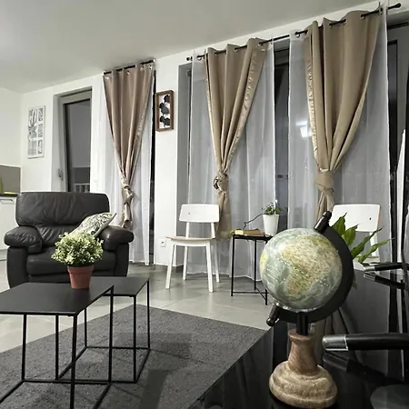 Holiday 2 Central Apartment
