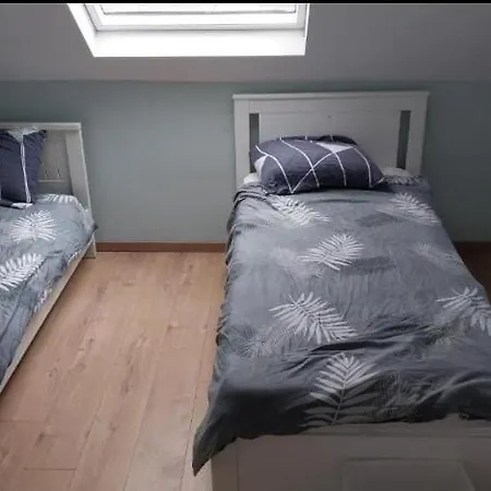 Deux Lits Celibataires 3eme Etage Petite Cle Rouge Homestay *