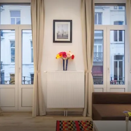Appartement - Steps Grand Place - Local Vibrant Neighbourhood *