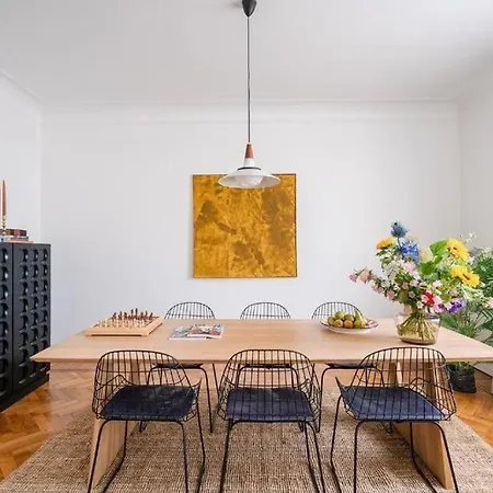 Apartment Rare Warm, Modern And Family